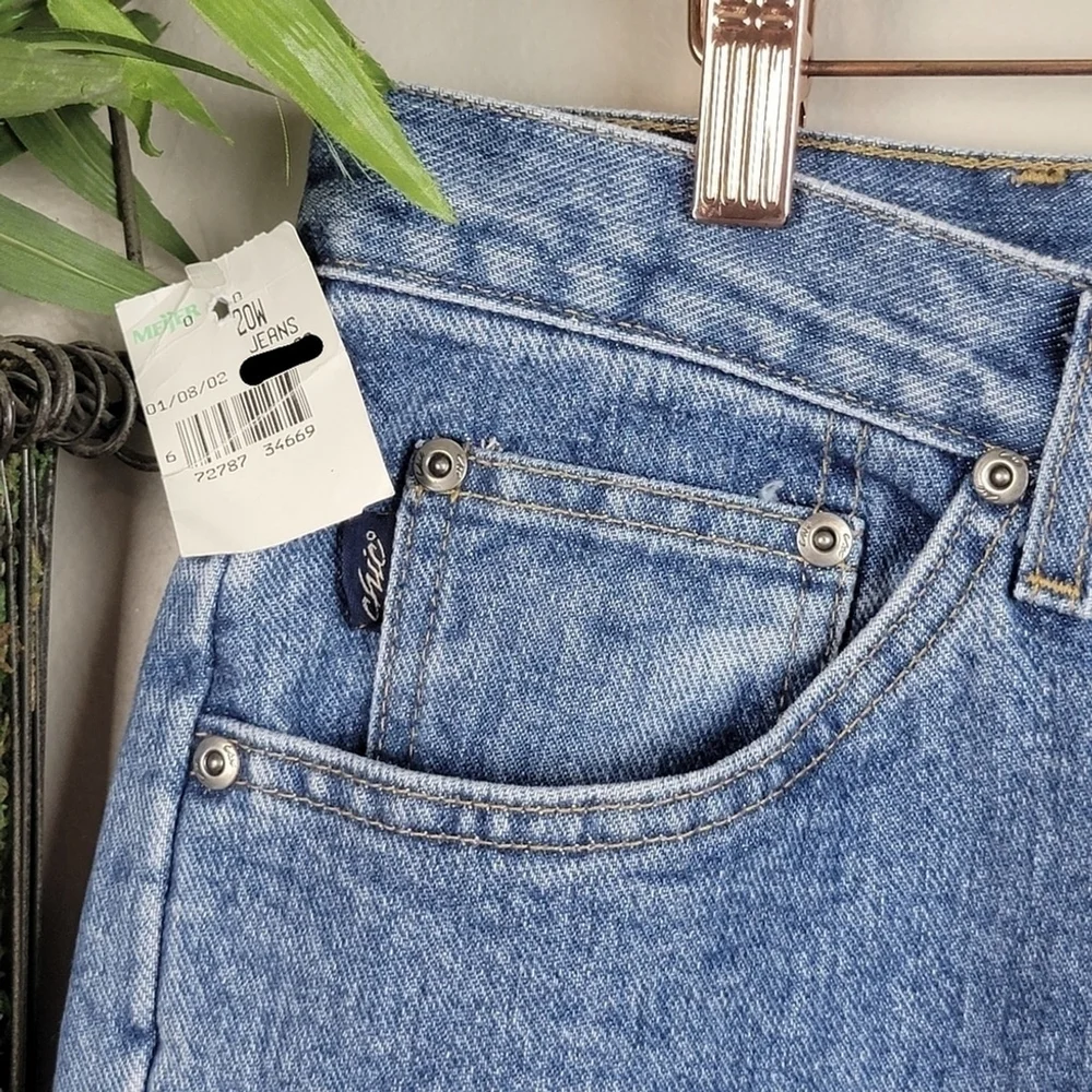 Chic NEW 90s Vintage Tapered Leg Relaxed Fit High Rise Medium Wash Mom Jeans